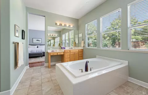 Bath - 8596 Starr Rd, Windsor, CA 95492 photo 3 of 6