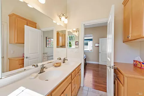 Bath - 8596 Starr Rd, Windsor, CA 95492 photo 5 of 6