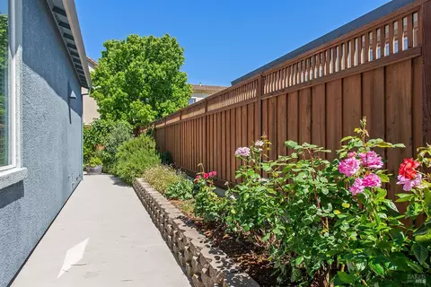 Exterior - 8596 Starr Rd, Windsor, CA 95492 photo 16 of 20