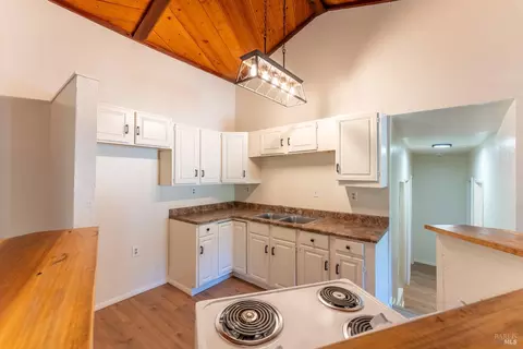 301 Crestview Dr, Ukiah, CA 95482 photo 10