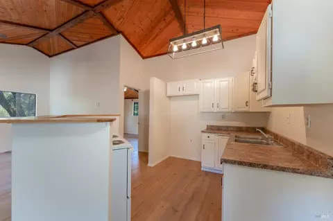 301 Crestview Dr, Ukiah, CA 95482 photo 7
