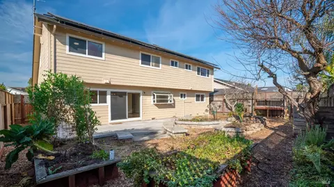 Exterior - 1636 Sarkesian Dr, Petaluma, CA 94954 photo 6 of 7