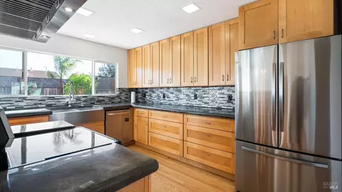 Kitchen - 1636 Sarkesian Dr, Petaluma, CA 94954 photo 2 of 3