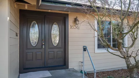 Entry Way - 1636 Sarkesian Dr, Petaluma, CA 94954 photo 1 of 2