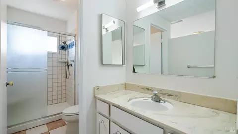 Bath - 1636 Sarkesian Dr, Petaluma, CA 94954 photo 2 of 4