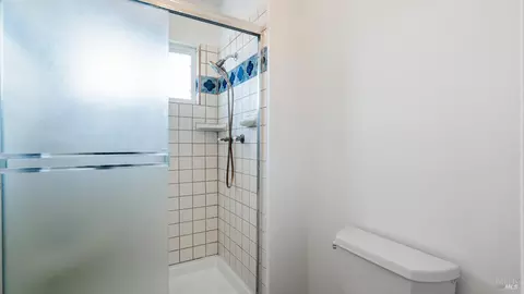 Bath - 1636 Sarkesian Dr, Petaluma, CA 94954 photo 3 of 4