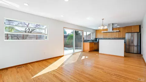 Living - 1636 Sarkesian Dr, Petaluma, CA 94954 photo 8 of 10