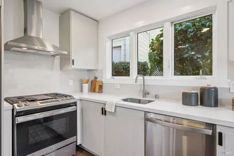 Kitchen - 16 Glen Dr, Sausalito, CA 94965 photo 7 of 8