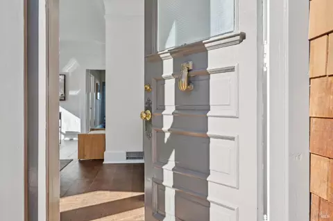 Entry Way - 16 Glen Dr, Sausalito, CA 94965 photo 1 of 4