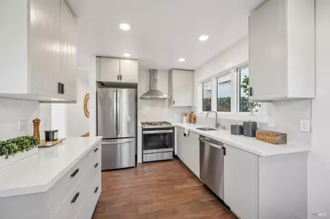 Kitchen - 16 Glen Dr, Sausalito, CA 94965 photo 6 of 8