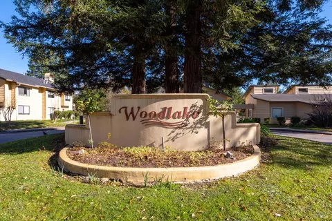 2103 Woodlake Dr, Santa Rosa, CA 95405
