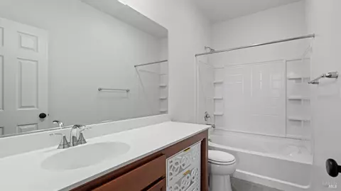 Bath - 801 Billhook Dr, Vacaville, CA 95687 photo 1 of 3