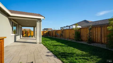 Exterior - 801 Billhook Dr, Vacaville, CA 95687 photo 11 of 13