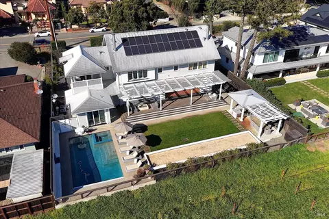 1135 Rutherford Rd, Napa, CA 94558