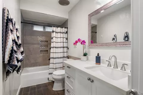 Bath - 27214 Bear Dr, Willits, CA 95490 photo 1 of 2