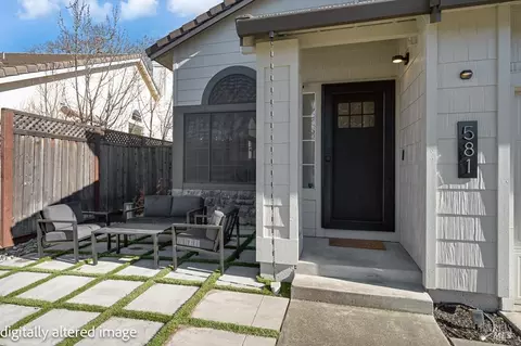 581 Quaking Aspen Ln, Windsor, CA 95492