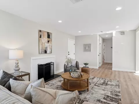 Living - 138 Dieninger St, Vallejo, CA 94589 photo 3 of 3
