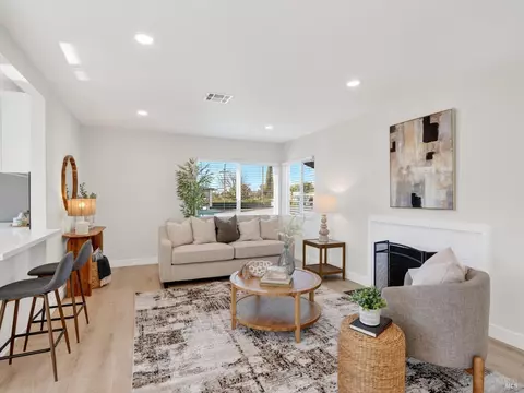 Living - 138 Dieninger St, Vallejo, CA 94589 photo 1 of 3