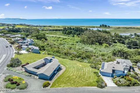190 Starboard Ct, Bodega Bay, CA 94923