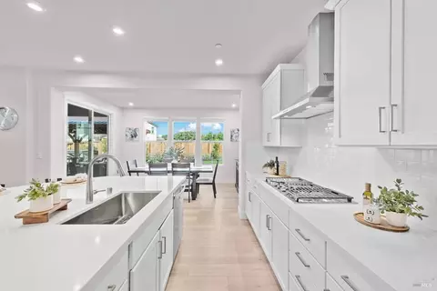 Kitchen - 1532 Base Ct, Dixon, CA 95620 photo 6 of 12