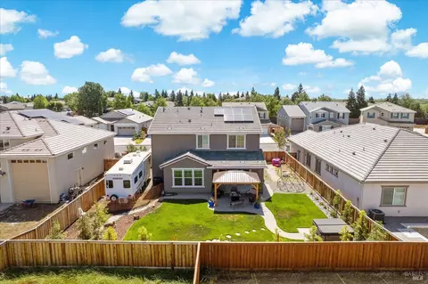 View/Area - 1532 Base Ct, Dixon, CA 95620 photo 7 of 8