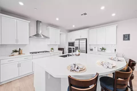 Kitchen - 1532 Base Ct, Dixon, CA 95620 photo 3 of 12