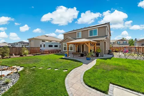 1532 Base Ct, Dixon, CA 95620