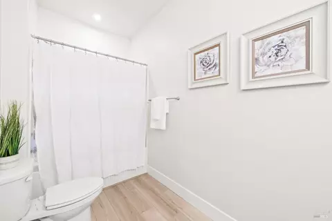Bath - 1532 Base Ct, Dixon, CA 95620 photo 6 of 6