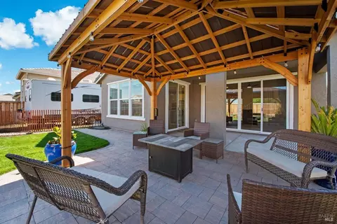 Exterior - 1532 Base Ct, Dixon, CA 95620 photo 13 of 22