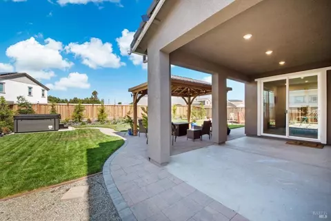 Exterior - 1532 Base Ct, Dixon, CA 95620 photo 11 of 22