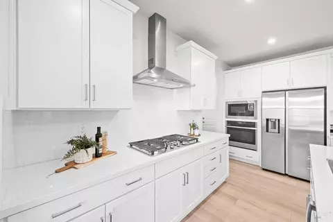 Kitchen - 1532 Base Ct, Dixon, CA 95620 photo 4 of 12
