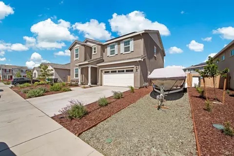 Exterior - 1532 Base Ct, Dixon, CA 95620 photo 4 of 22