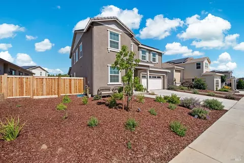 Exterior - 1532 Base Ct, Dixon, CA 95620 photo 7 of 22