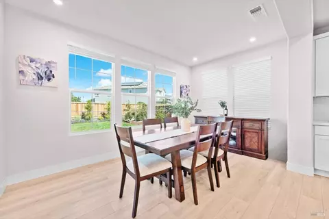 Dining - 1532 Base Ct, Dixon, CA 95620 photo 1 of 3