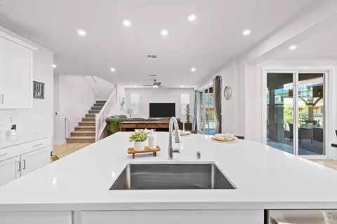 Kitchen - 1532 Base Ct, Dixon, CA 95620 photo 7 of 12
