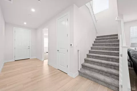 Entry Way - 1532 Base Ct, Dixon, CA 95620 photo 3 of 8