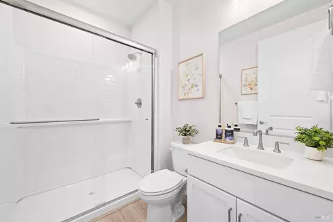 Bath - 1532 Base Ct, Dixon, CA 95620 photo 1 of 6
