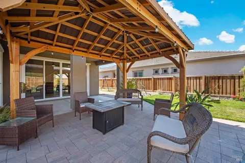 Exterior - 1532 Base Ct, Dixon, CA 95620 photo 14 of 22
