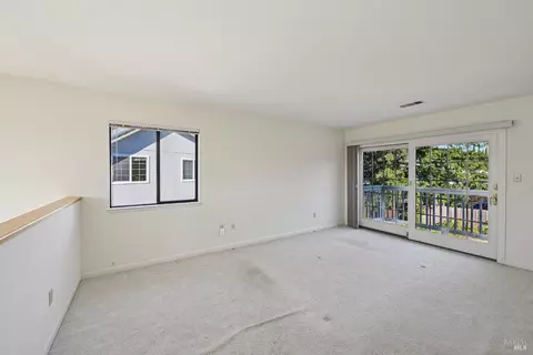Living - 2848 Howe Ct, Fairfield, CA 94534 photo 9 of 11