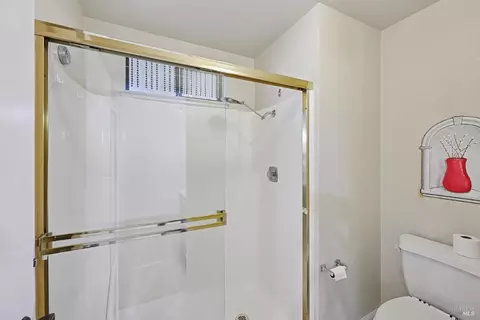Bath - 2848 Howe Ct, Fairfield, CA 94534 photo 4 of 7