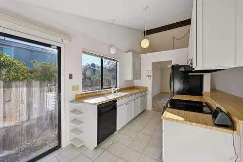 Kitchen - 2848 Howe Ct, Fairfield, CA 94534 photo 2 of 4