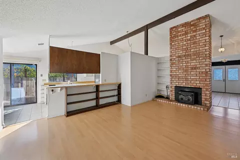 Living - 2848 Howe Ct, Fairfield, CA 94534 photo 5 of 11