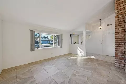 Living - 2848 Howe Ct, Fairfield, CA 94534 photo 2 of 11