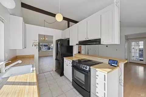 Kitchen - 2848 Howe Ct, Fairfield, CA 94534 photo 3 of 4