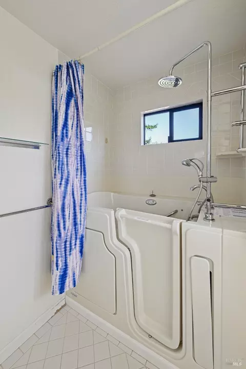 Bath - 2848 Howe Ct, Fairfield, CA 94534 photo 7 of 7