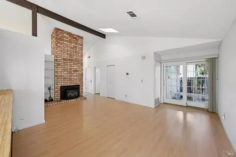 Living - 2848 Howe Ct, Fairfield, CA 94534 photo 4 of 11