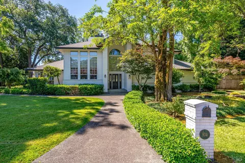 934 Fairway Dr, Sonoma, CA 95476
