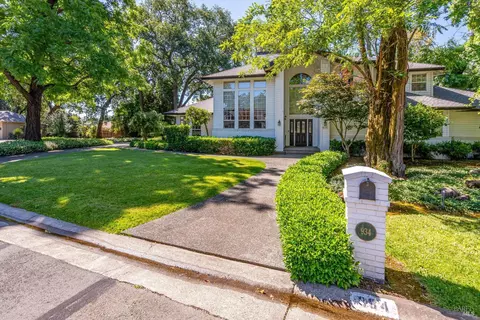 934 Fairway Dr, Sonoma, CA 95476