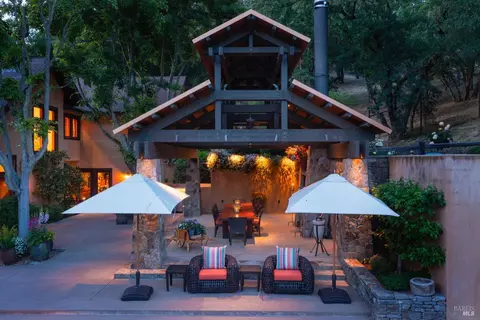 1250 Oakwood Ln, Saint Helena, CA 94574