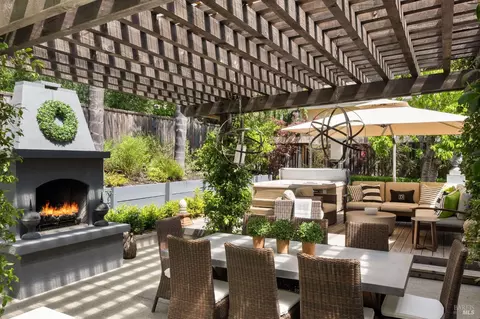 806 Chiles Ave, Saint Helena, CA 94574